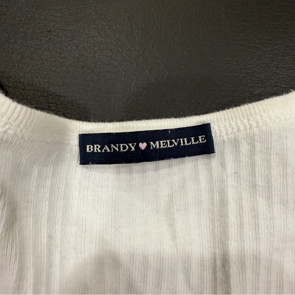 Brandy Melville White Ribbed Short Sleeve Shirt - Picture 4 of 7